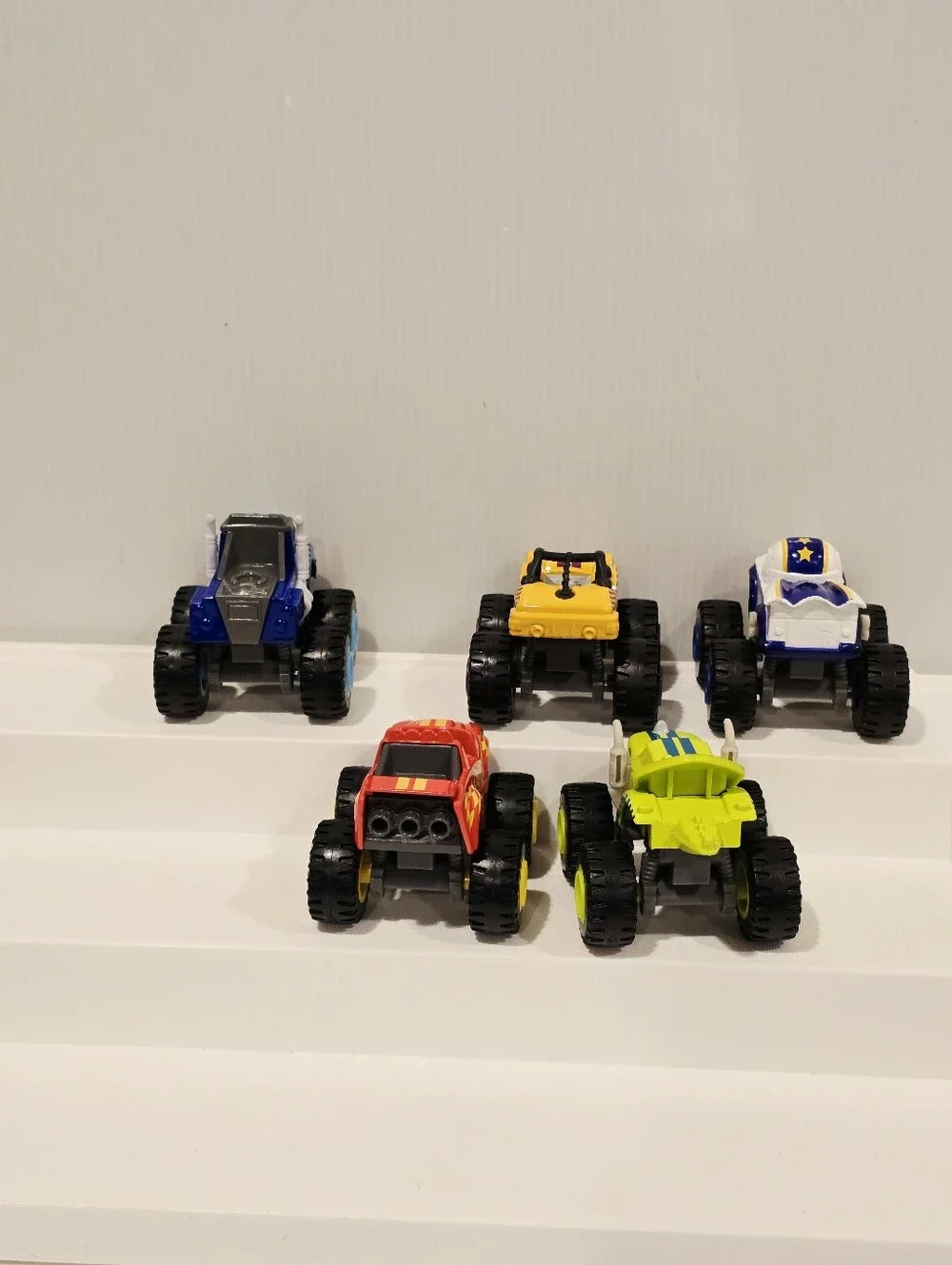 Blaze And The Monster Machines Racing Flag Diecast Truck Set